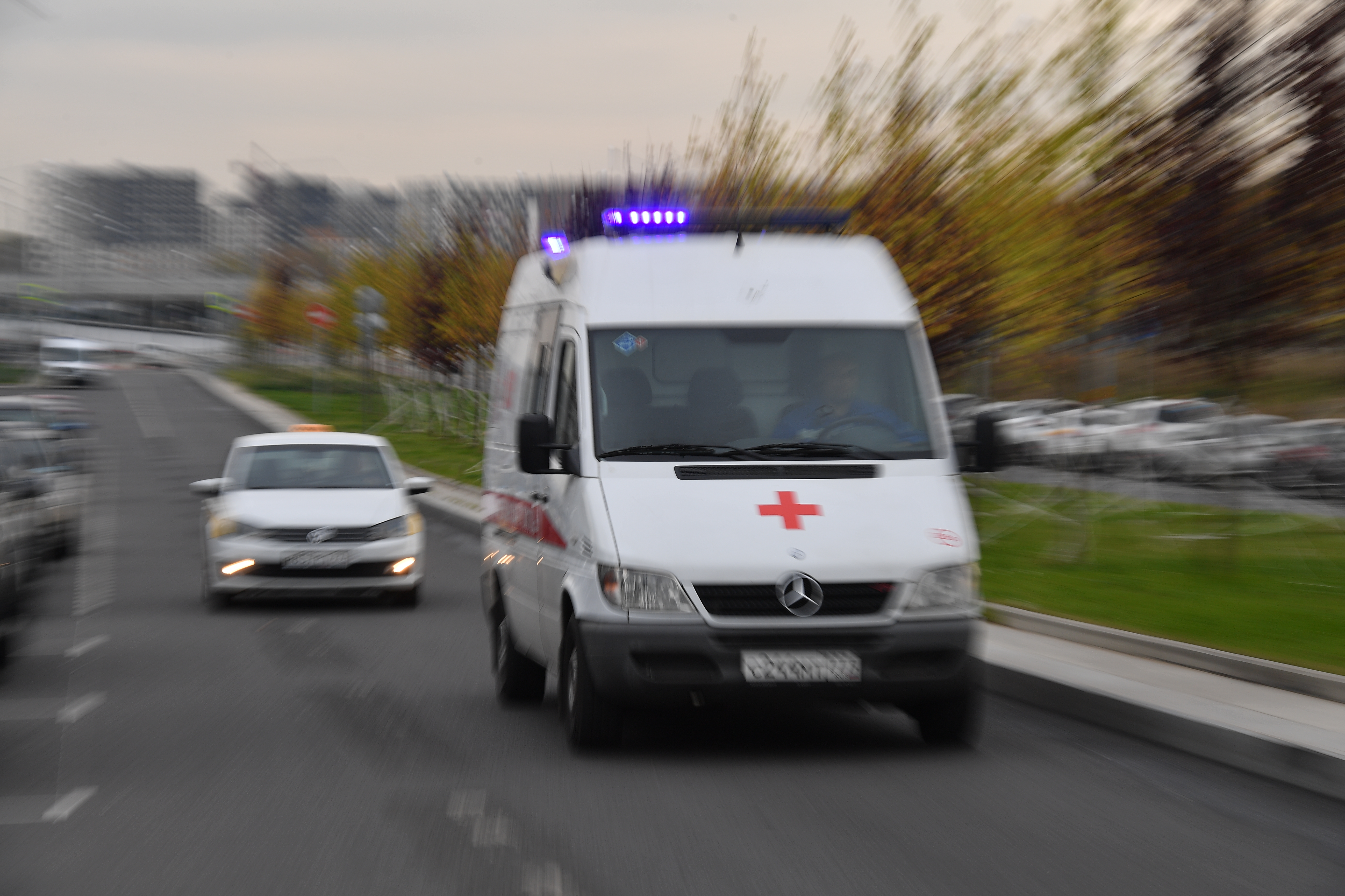 В Волгограде троих детей сбила машина, еще двое покалечились на скутере -  KP.RU